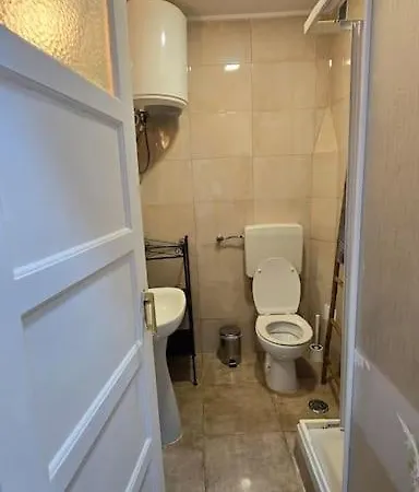 Apartamento Cave -1 Estúdio Inteiro No Areeiro Em *