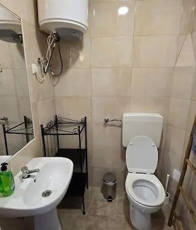 Apartamento Cave -1 Estúdio Inteiro No Areeiro Em *