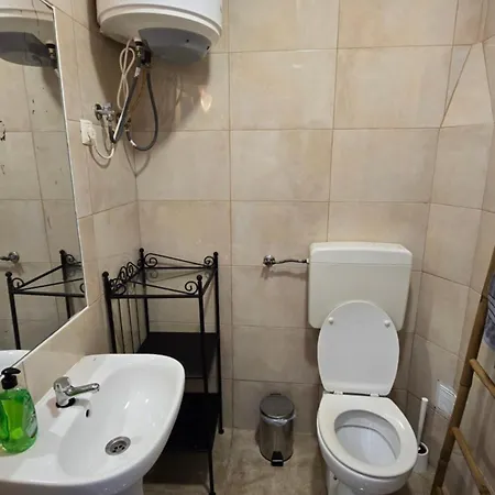 Cave -1 Estúdio Inteiro No Areeiro Em Lisboa