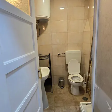 Cave -1 Estúdio Inteiro No Areeiro Em Apartamento *