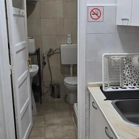Appartement Cave -1 Estudio Inteiro No Areeiro Em Lissabon