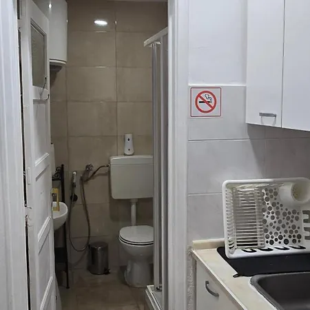 Appartement Cave -1 Estudio Inteiro No Areeiro Em Lissabon