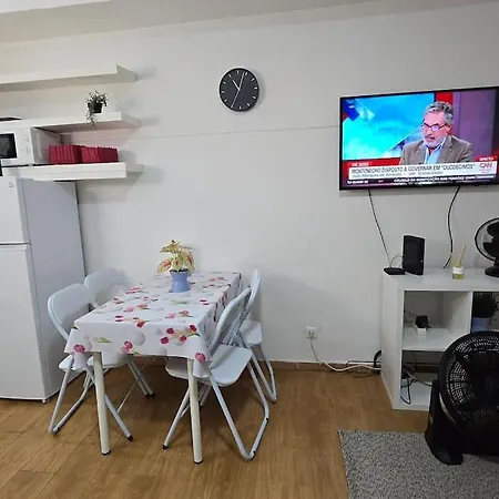 Cave -1 Estudio Inteiro No Areeiro Em Лиссабон