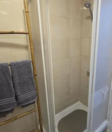 Apartamento Cave -1 Estudio Inteiro No Areeiro Em Lisboa