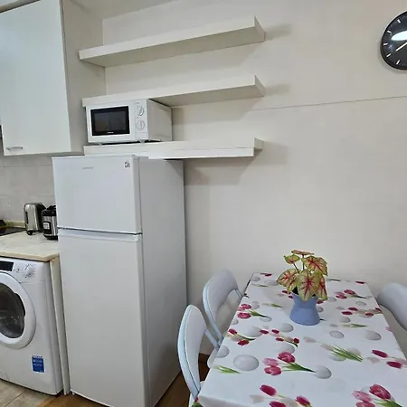 Cave -1 Estudio Inteiro No Areeiro Em Лиссабон